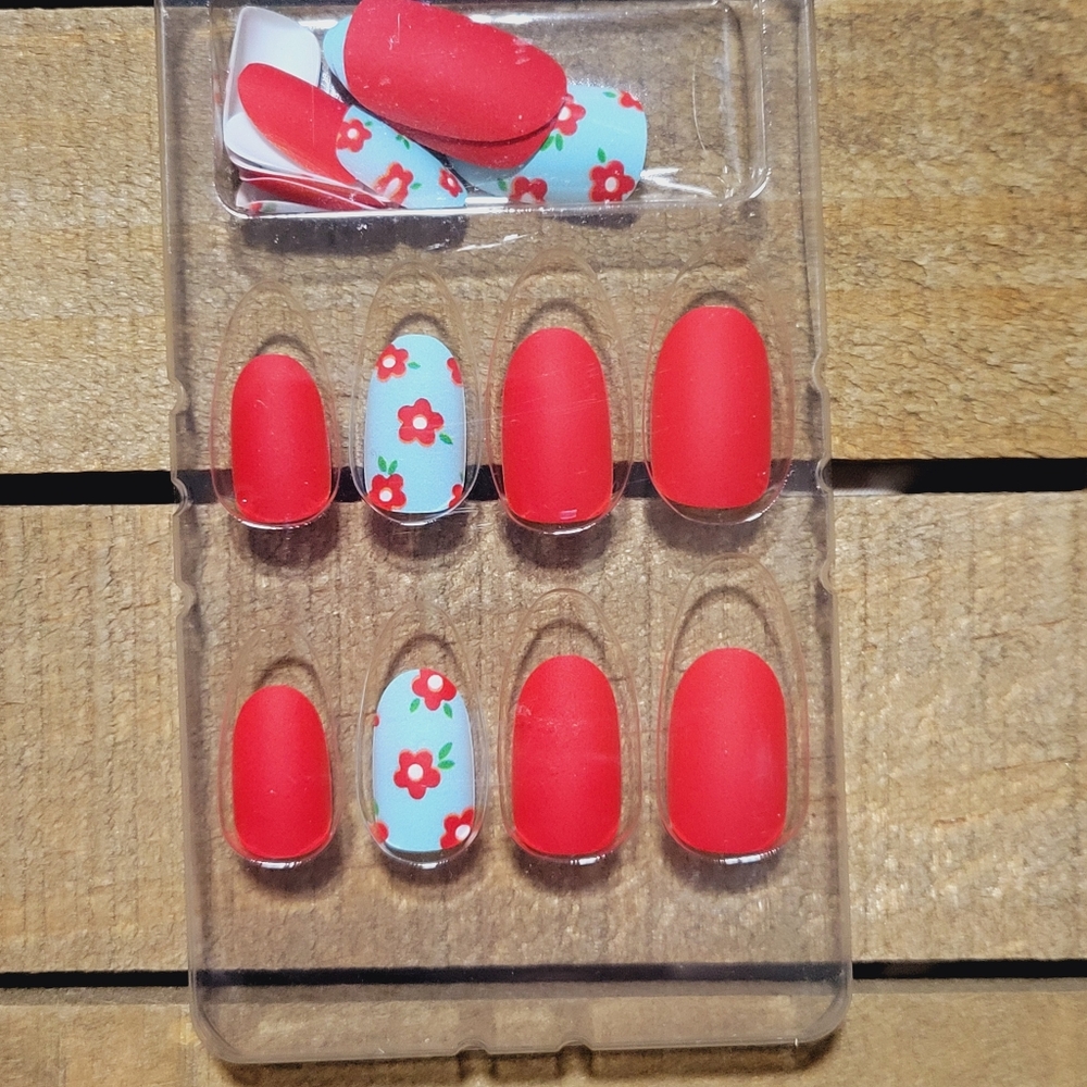 Boutique Press On Nails